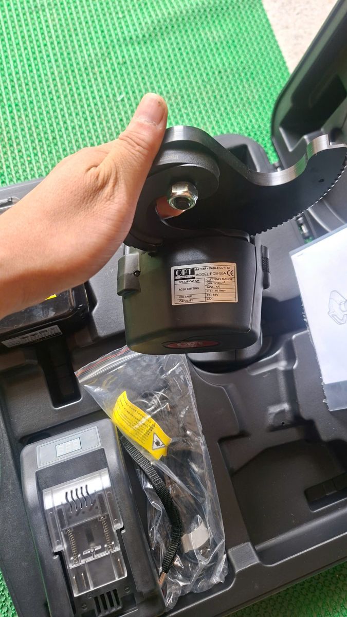 Kìm Cắt cáp 